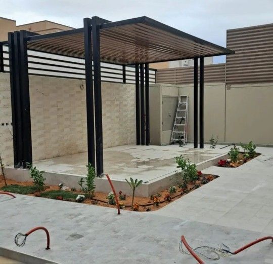مظلات معدنية 