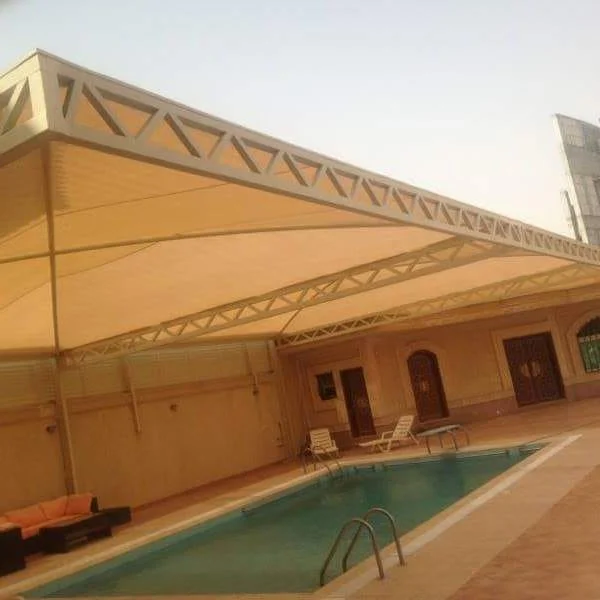 مظلات ملاعب السباحة
