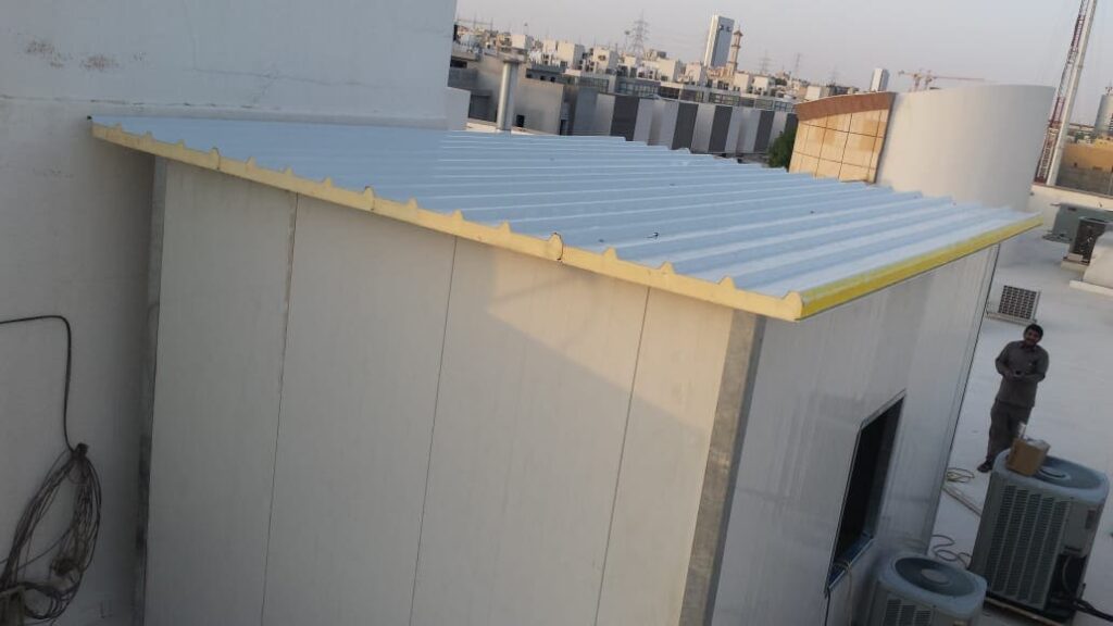 ساندوتش بانل الرياض: تركيب الواح ساندوتش بانل عازل