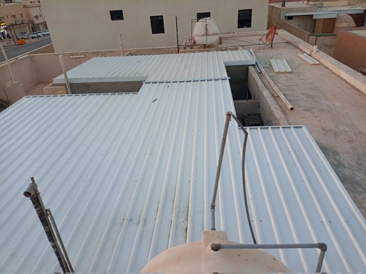 الواح ساندوتش بانل الرياض: تركيب الواح ساندوتش بانل عازلة للحرارة